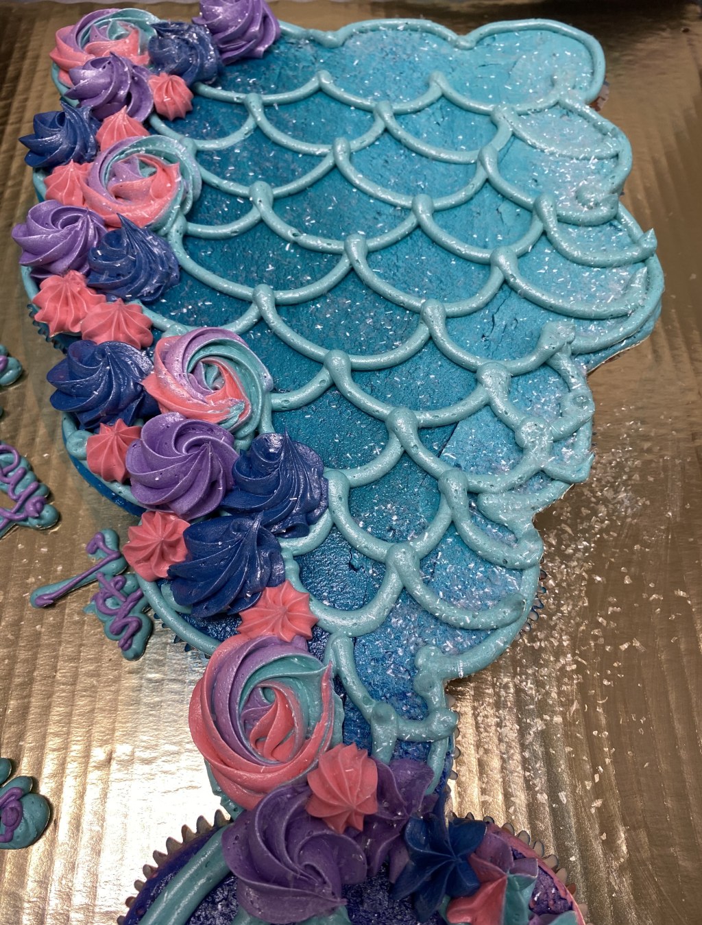 Picture of: Cakes of Interest: Mermaid Tail Pull-A-Part Cupcakes – Homestyle