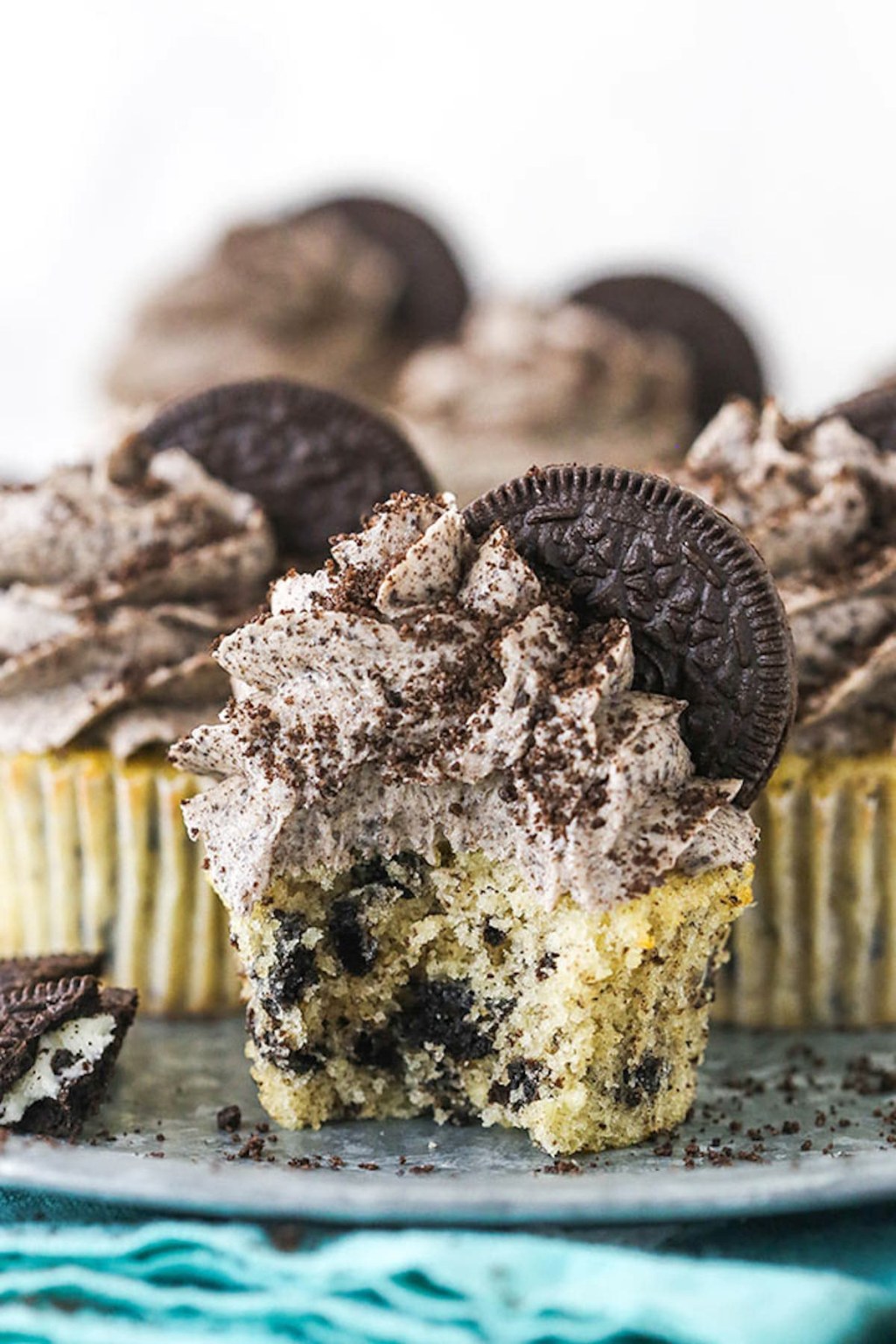 Picture of: Cookies and Cream Cupcakes