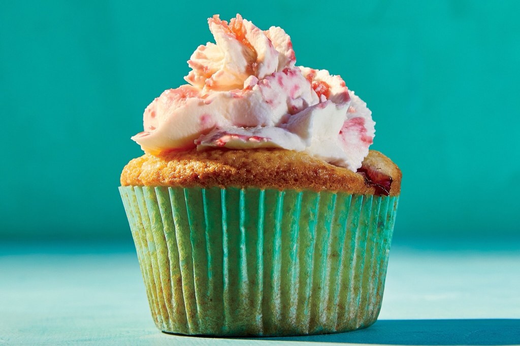 Picture of: Cream Soda and Raspberry Cupcakes
