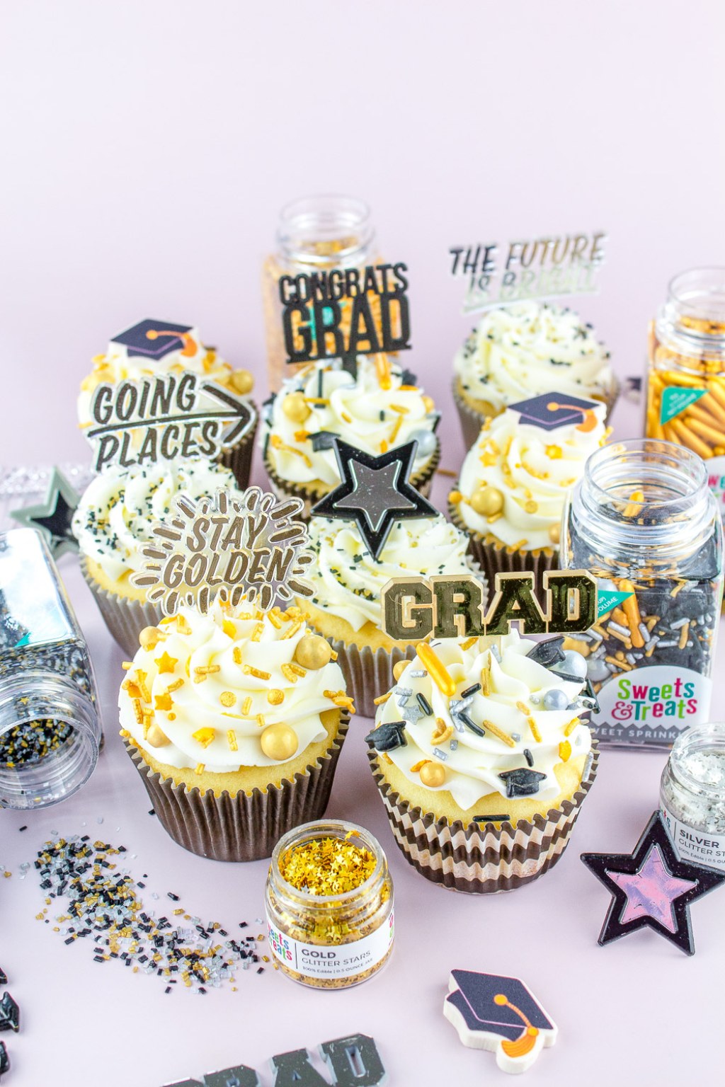 Picture of: Graduation Cupcakes – Sweets & Treats Blog