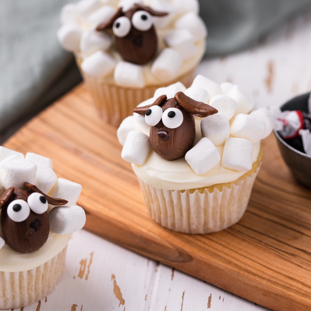 Picture of: Marshmallow Sheep Cupcakes Recipe