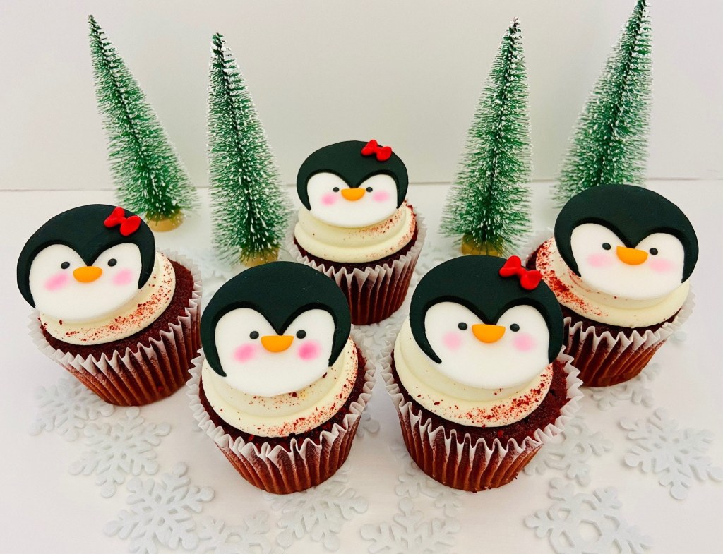 Picture of: Pinguin Cupcake Toppers Pinguin Party Winter Cupcake Toppers – Etsy