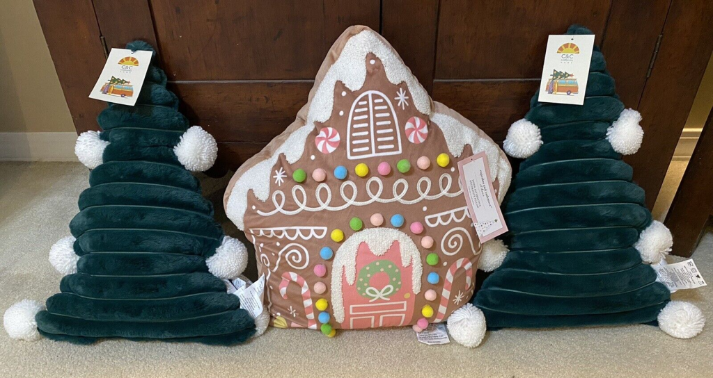 Picture of: RARE CUPCAKES CASHMERE GINGERBREAD HOUSE C&amp;C HOME XMAS TREE