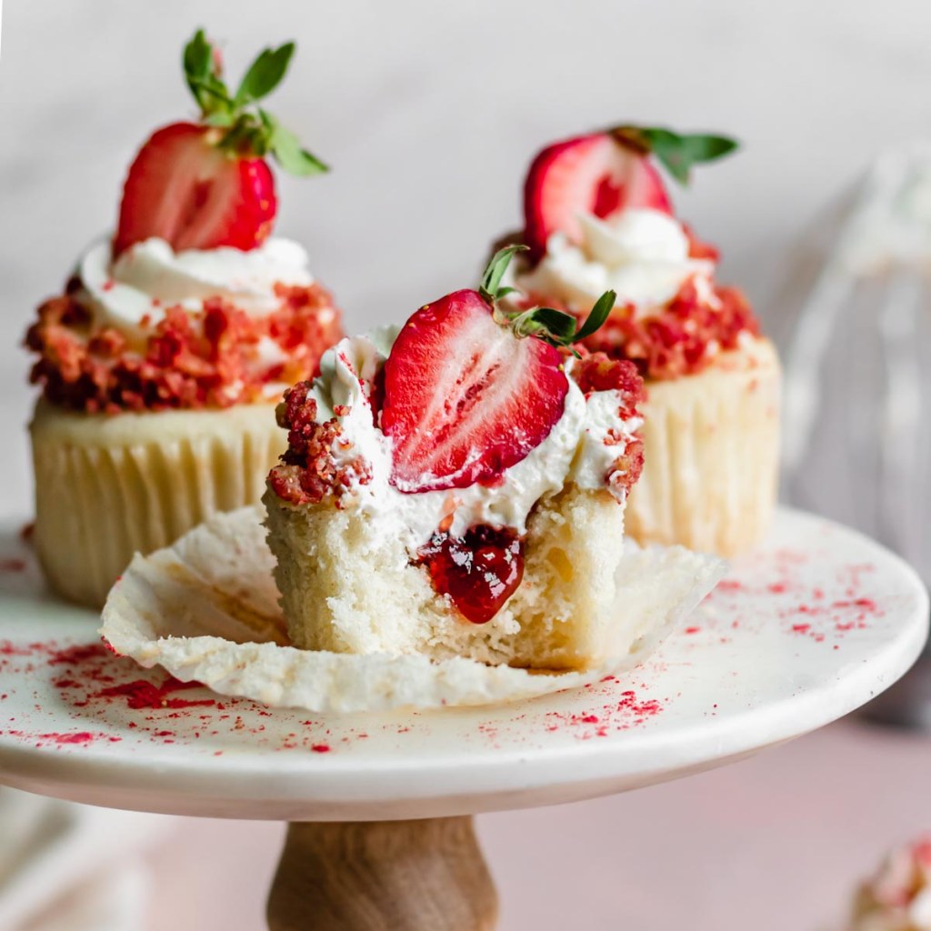 Picture of: Strawberry Crunch Cupcakes with Strawberry Filling