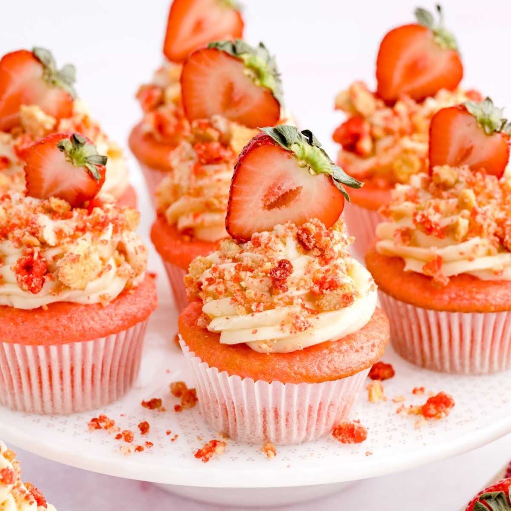 Picture of: Strawberry Crunch Cupcakes